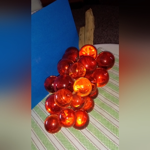 Vintage large Mid Century Glass Lucite Grape Cluster - Picture 2 of 3